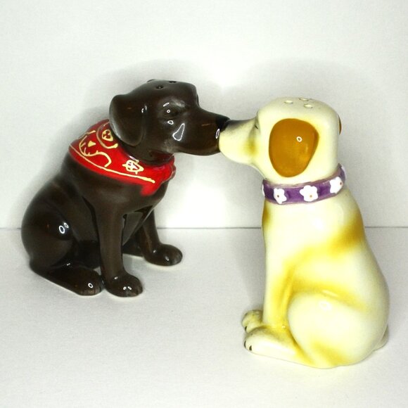 Adorable Kissing Dogs Ceramic Salt And Pepper Shakers Dining Accessories Pets - Picture 2 of 7